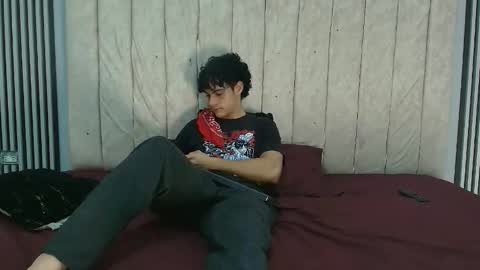 Snapshot of andres_cream chatting on September 29, 12:32 pm andres_cream online show from September 29, 12:32 pm