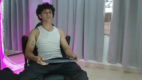 Snapshot of andres_cream chatting on October 6, 12:35 pm andres_cream online show from October 6, 12:35 pm