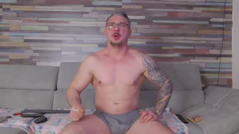 andres_dasli online show from February 19, 5:38 am