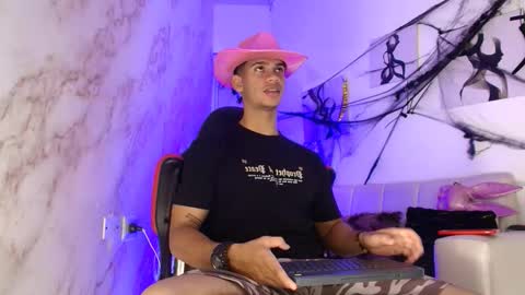 Snapshot of andres_stud chatting on October 27, 4:27 am andres_stud online show from October 27, 4:27 am