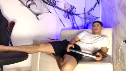 Snapshot of andres_stud chatting on October 29, 5:20 am andres_stud online show from October 29, 5:20 am