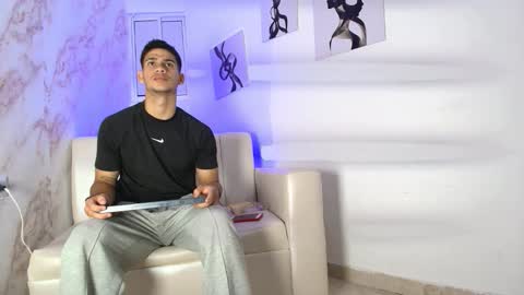 Snapshot of andres_stud chatting on November 4, 4:44 am andres_stud online show from November 4, 4:44 am