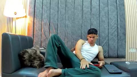 Snapshot of andres_stud chatting on November 22, 5:17 am andres_stud online show from November 22, 5:17 am