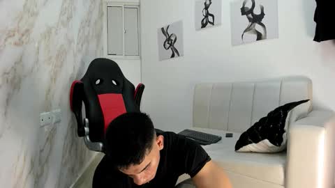 Snapshot of andres_stud chatting on November 23, 5:18 am andres_stud online show from November 23, 5:18 am