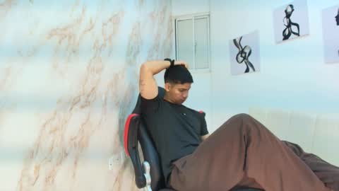 Snapshot of andres_stud chatting on December 3, 4:31 am andres_stud online show from December 3, 4:31 am