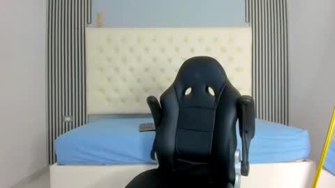 Snapshot of andres_stud chatting on December 17, 4:40 am andres_stud online show from December 17, 4:40 am