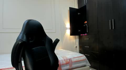 andres_stud online show from April 29, 3:21 am