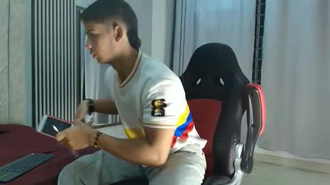 Snapshot of andres_stud777 chatting on September 29, 4:28 am ANDRES online show from September 29, 4:28 am