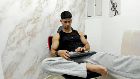 Snapshot of andres_stud777 chatting on November 24, 4:23 am ANDRES online show from November 24, 4:23 am