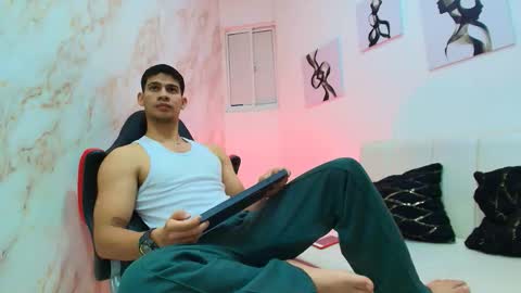 Snapshot of andres_stud777 chatting on December 16, 4:39 am ANDRES online show from December 16, 4:39 am