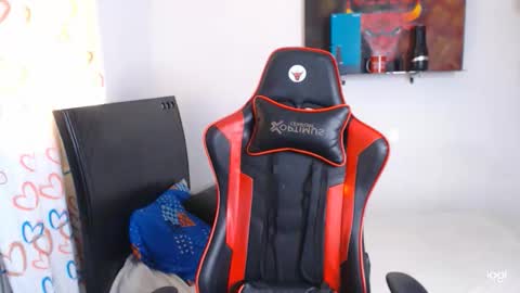 Snapshot of andres_white chatting on November 5, 9:48 pm Andres white online show from November 5, 9:48 pm