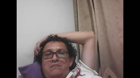 Snapshot of andresfloga chatting on December 23, 6:00 am andresfloga online show from December 23, 6:00 am