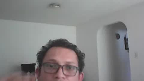 andresfloga online show from June 15, 7:05 pm