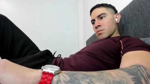 Snapshot of andresjuan92 chatting on October 27, 1:53 am onlyfanscallmegotter online show from October 27, 1:53 am