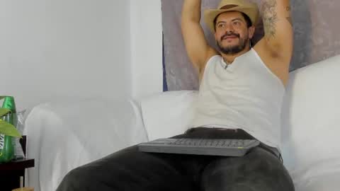 Snapshot of andressmith__ chatting on June 14, 6:43 pm Andres online show from June 14, 6:43 pm