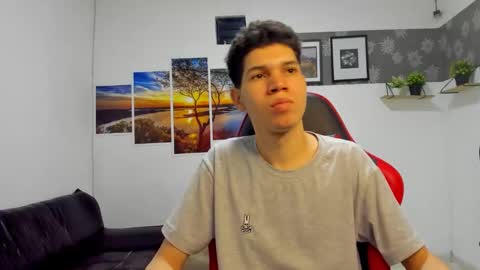 andrew_2811 online show from November 2, 4:15 am