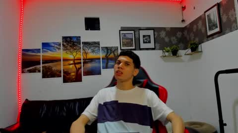 andrew_2811 online show from November 18, 3:56 am