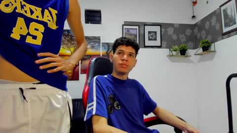 andrew_2811 online show from December 15, 8:18 am