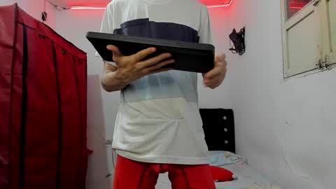 andrew_2811 online show from March 17, 8:39 am