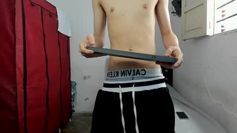 andrew_2811 online show from April 29, 3:38 pm