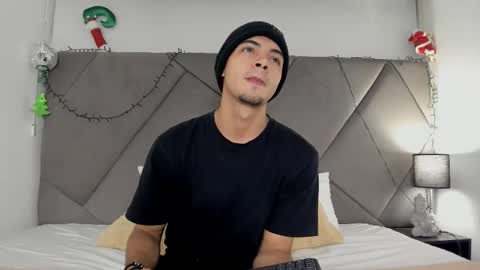 Snapshot of andrew_colleman1 chatting on November 21, 4:33 am Colleman online show from November 21, 4:33 am