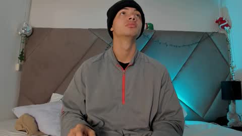 Snapshot of andrew_colleman1 chatting on December 1, 12:32 pm Colleman online show from December 1, 12:32 pm