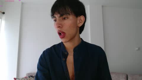 Snapshot of andrew_courtz chatting on December 15, 7:18 pm Andrew Courtz online show from December 15, 7:18 pm