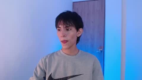 Snapshot of andrew_courtz chatting on May 21, 6:37 pm Andrew Courtz online show from May 21, 6:37 pm