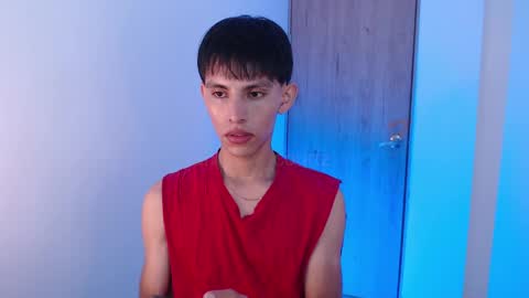 Snapshot of andrew_courtz chatting on May 26, 6:26 pm Andrew Courtz online show from May 26, 6:26 pm