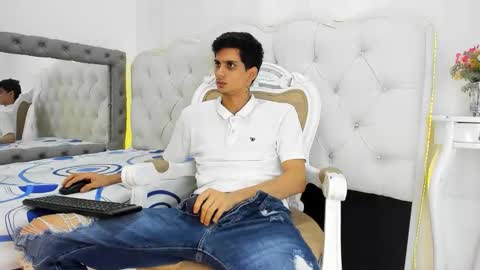 Snapshot of andrew_fucker_ chatting on December 16, 3:11 am Andrew online show from December 16, 3:11 am