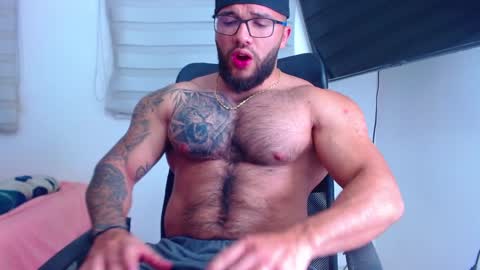 andrew_holden__ online show from February 6, 11:15 pm