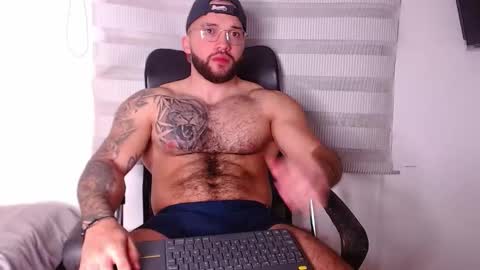 andrew_holden__ online show from November 7, 11:38 pm