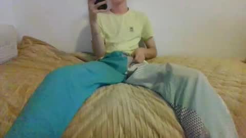 Snapshot of andrew_idk0g chatting on October 20, 6:30 pm Andrew online show from October 20, 6:30 pm
