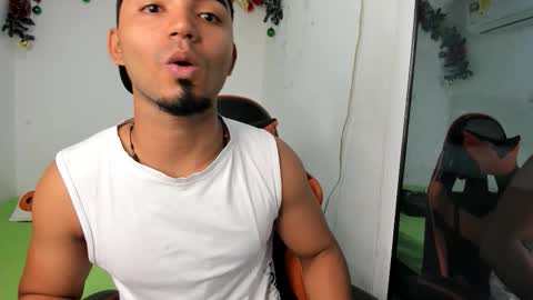 Snapshot of andrew_jonhes1 chatting on December 5, 11:41 am andrew_jonhes1 online show from December 5, 11:41 am