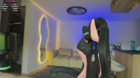 Snapshot of andrew_twink18 chatting on May 7, 5:07 pm Andrew M. online show from May 7, 5:07 pm