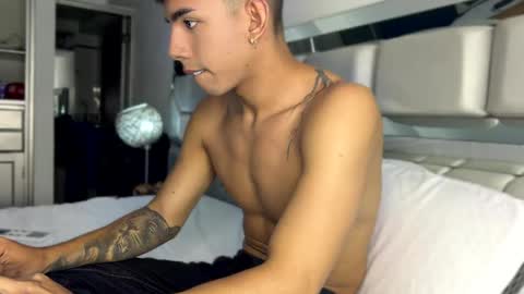 Snapshot of andrew_twink18 chatting on May 16, 9:13 pm Andrew M. online show from May 16, 9:13 pm