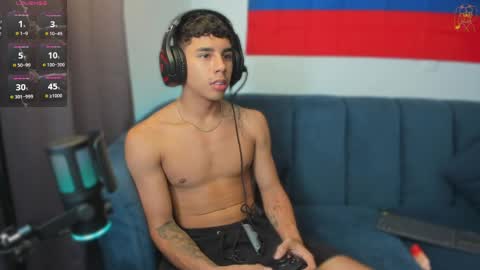 Snapshot of andrew_twink18 chatting on May 25, 7:09 pm Andrew M. online show from May 25, 7:09 pm