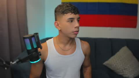 Snapshot of andrew_twink18 chatting on May 29, 9:57 pm Andrew M. online show from May 29, 9:57 pm