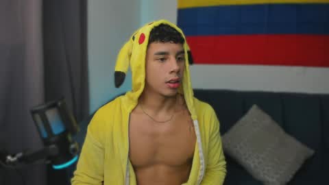 Snapshot of andrew_twink18 chatting on June 2, 10:23 pm Andrew M. online show from June 2, 10:23 pm