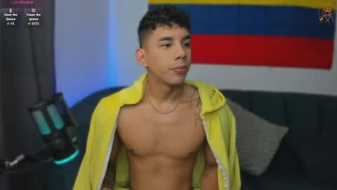 Snapshot of andrew_twink18 chatting on June 3, 1:03 pm Andrew M. online show from June 3, 1:03 pm