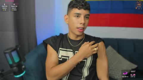 Snapshot of andrew_twink18 chatting on June 4, 5:41 pm Andrew M. online show from June 4, 5:41 pm