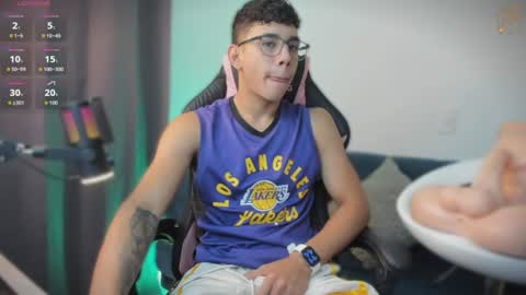 Snapshot of andrew_twink18 chatting on July 18, 4:44 pm Andrew M. online show from July 18, 4:44 pm
