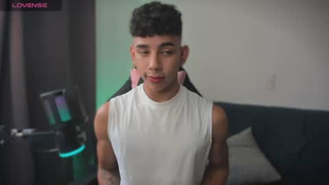 Snapshot of andrew_twink18 chatting on August 4, 10:01 pm Andrew M. online show from August 4, 10:01 pm