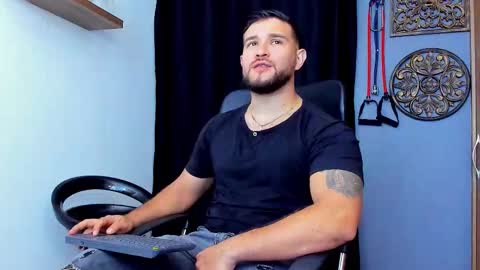 Andrew Diaz online show from January 12, 9:03 am