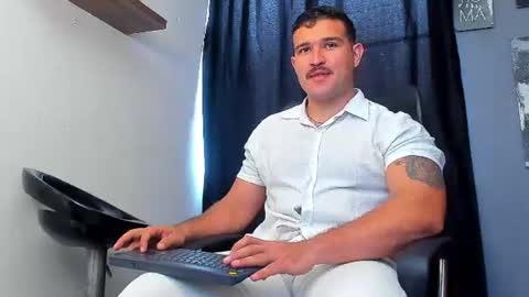 Snapshot of andrewdiaz_ chatting on July 12, 9:39 pm Andrew Diaz online show from July 12, 9:39 pm