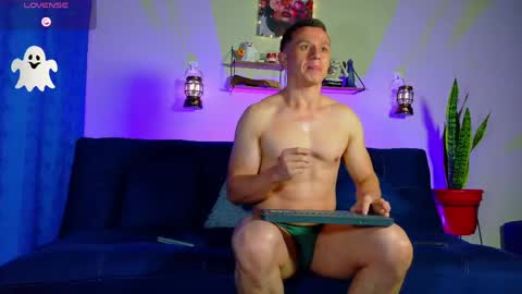 andrewfalcon_ online show from May 3, 9:15 am