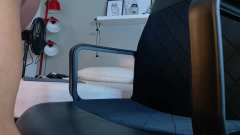 Snapshot of andrewkenoxx_ chatting on March 25, 7:42 pm ANDREW KENNOXX online show from March 25, 7:42 pm