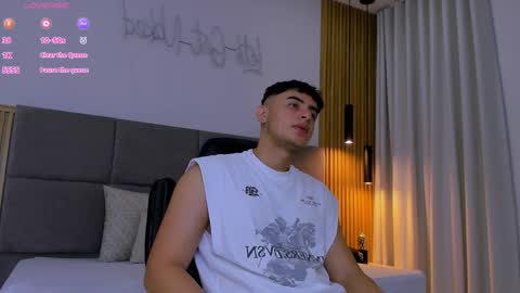 Snapshot of andrewlamar77 chatting on December 31, 1:52 pm Andrewlamar21 online show from December 31, 1:52 pm