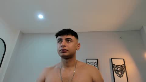 Snapshot of andrewlamar77 chatting on January 17, 1:35 pm Andrewlamar21 online show from January 17, 1:35 pm