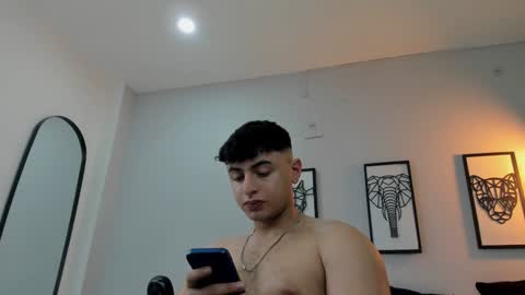 Snapshot of andrewlamar77 chatting on January 25, 5:19 pm Andrewlamar21 online show from January 25, 5:19 pm